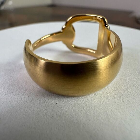 Gucci Horsebit Gold Tone Scarf Ring - Picture 3 of 8